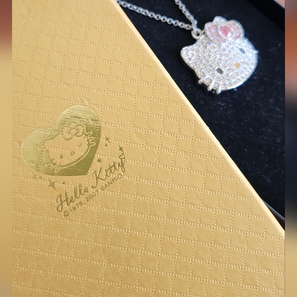 Hello Kitty Necklace - Picture 6 of 6